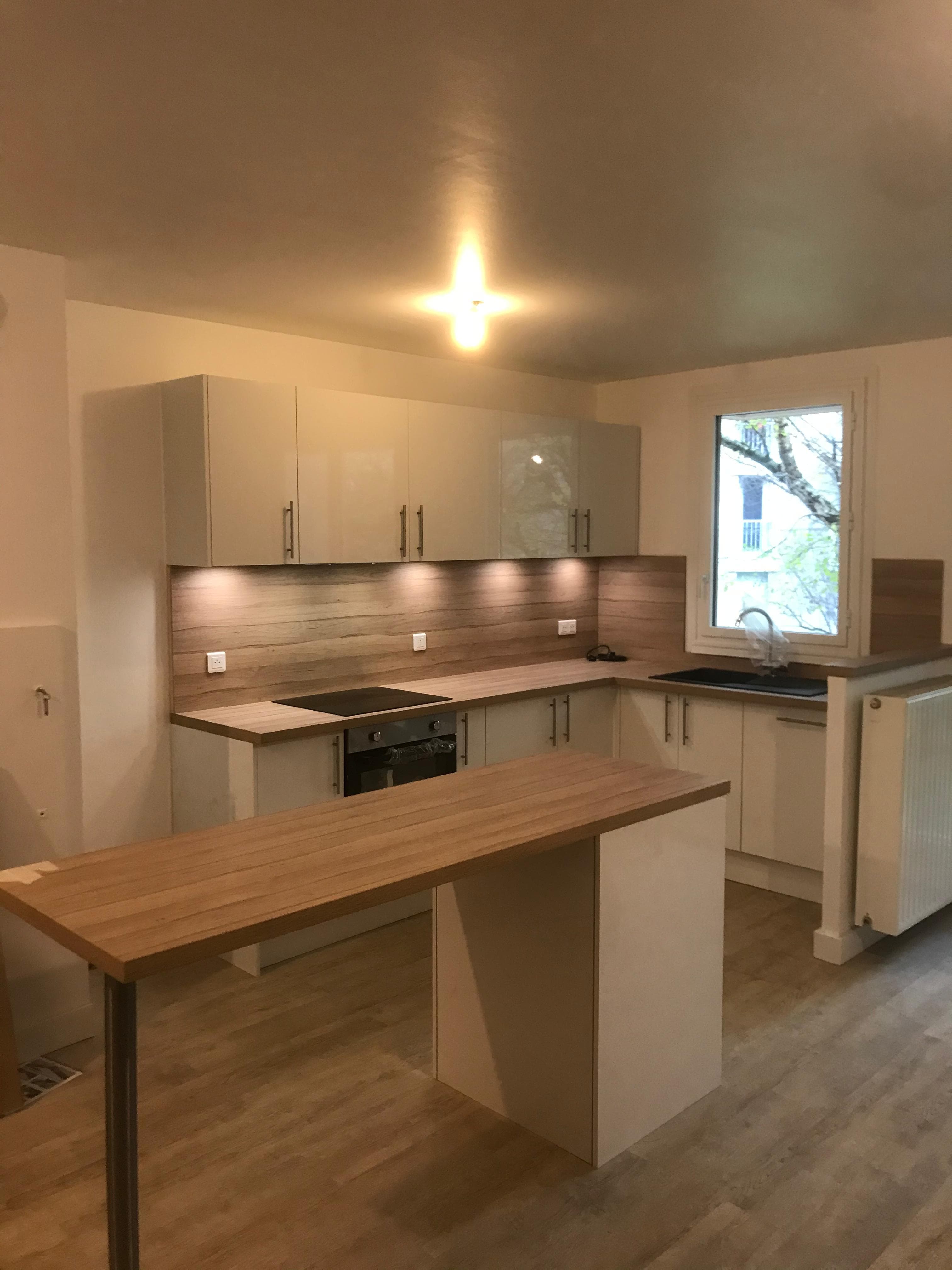 Installation électrique complète pour une cuisine avec prises et raccordements électroménagers